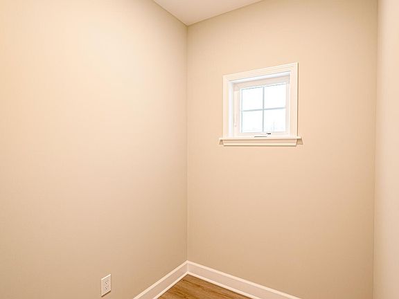 5th image of 18 Reed's Hollow