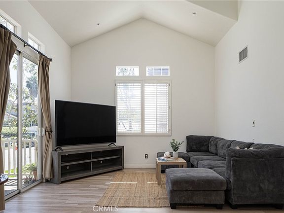 3rd image of 42 Chadron Cir