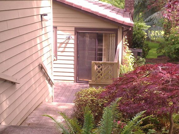 walk way to front patio