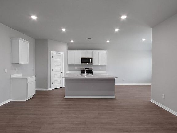 2nd image of 760 Park Pl
