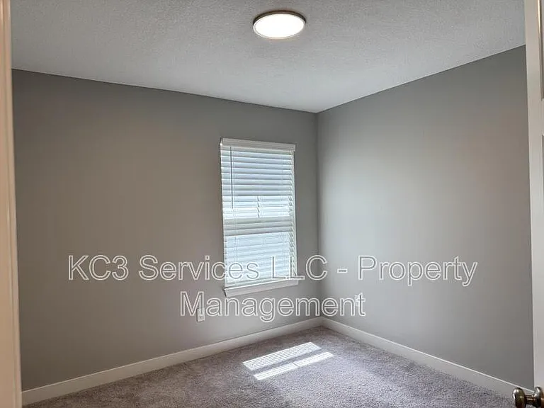 2018 SW Holdbrooks Dr — Photo 10