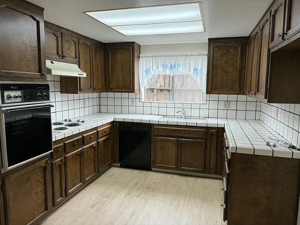Kathleen Ave — Photo 2