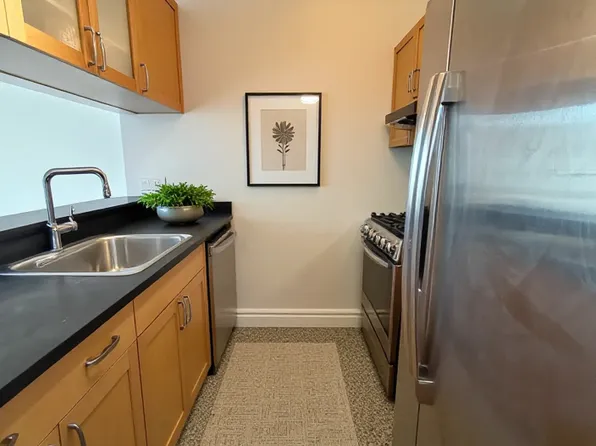 401 East 60th Street image 3 of 11