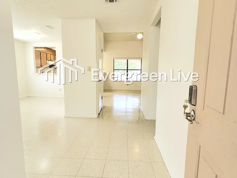 2303 Sandia Ct — Photo 2