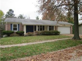 947 Oakfield Dr, Ballwin, MO 63021