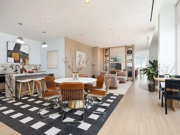 425 Summit Avenue image 13 of 24