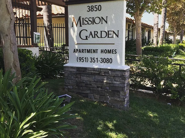 Mission Garden Apartments — Photo 15