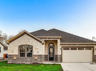 211 Hill Ln, Red Oak, TX 75154