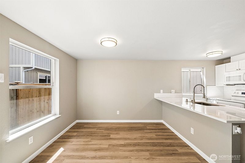 3rd image of 4040 S Warner Street