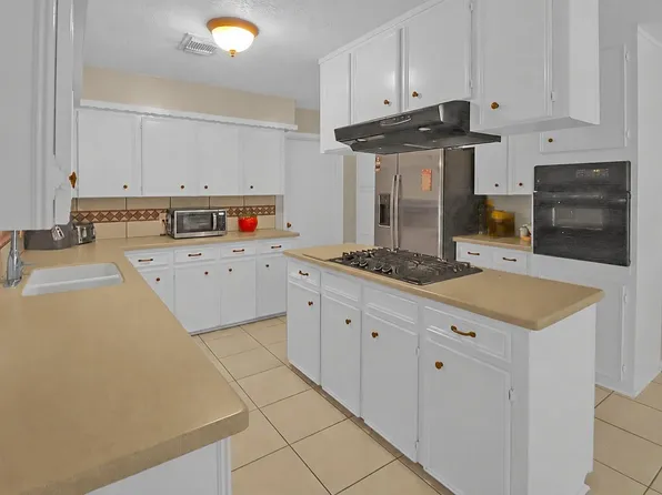 4205 Lariat Dr, Baytown, TX 77521