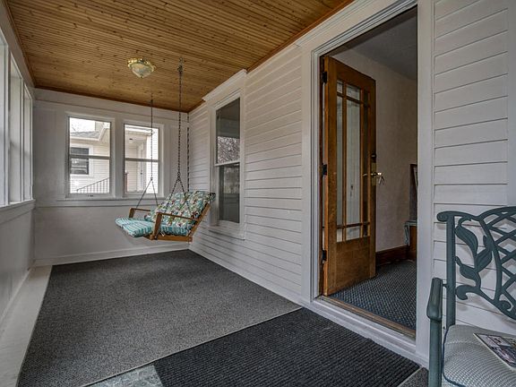 3rd image of 729 W Mansion St