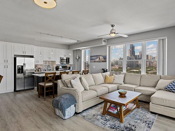 3rd image of 5 E 14th Pl APT 1301