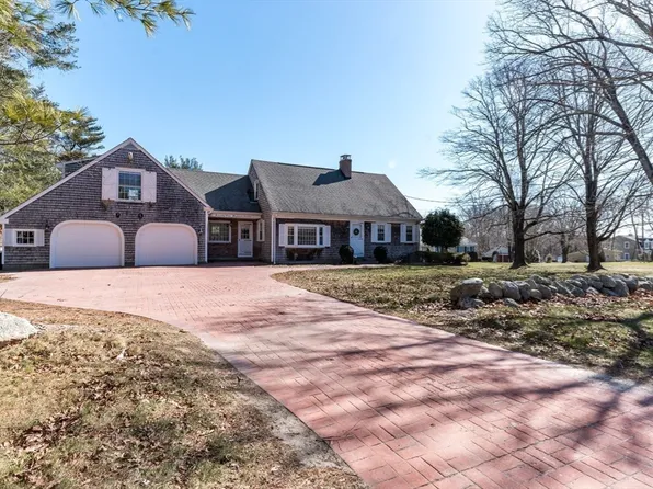 79 Highland Ave, Dartmouth, MA 02747