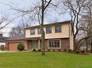 4 Dorchester Ct, Sugar Grove, IL 60554