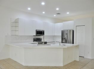19496 S Whitewater Ave, Fort Lauderdale, FL 33332
