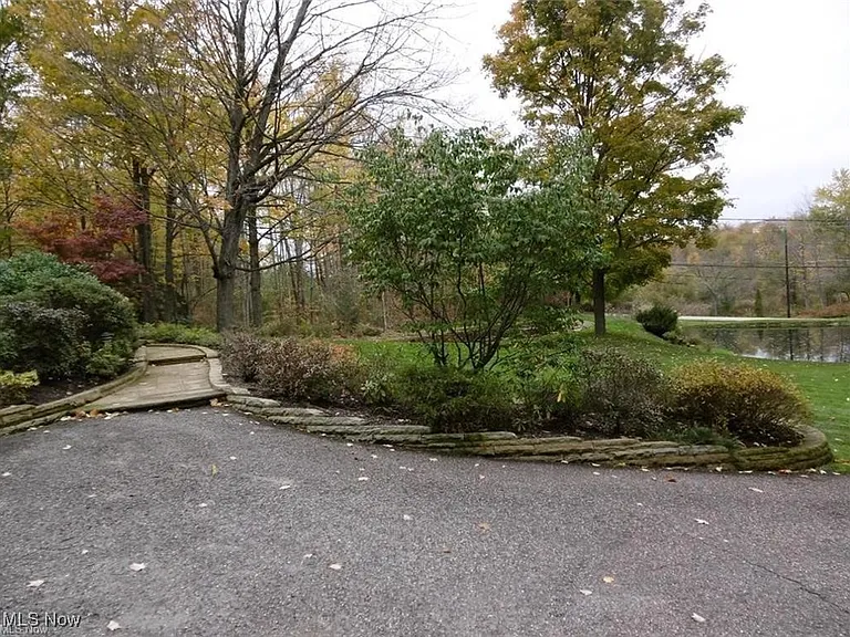 10613 Sherman Rd — Photo 36