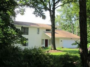 10401 Hunter Ridge Dr, Oakton, VA 22124