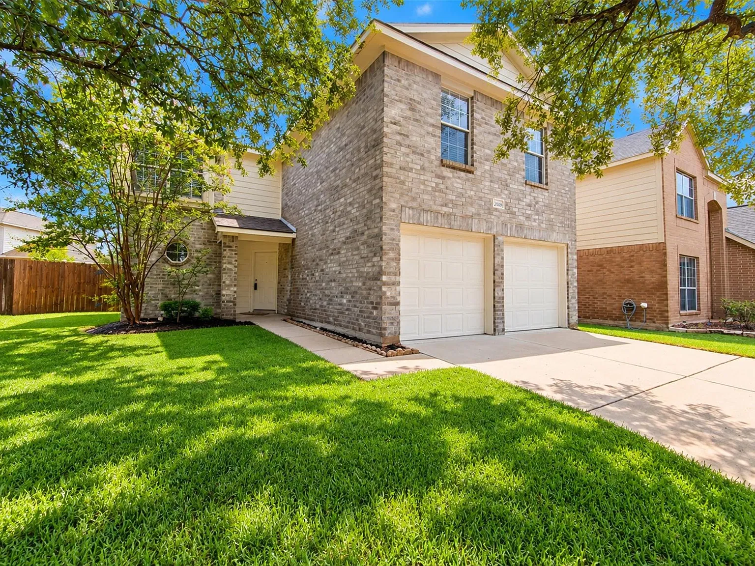 4 bed, 2.5 bath, 2385 sqft, $2,250 — Photo 3