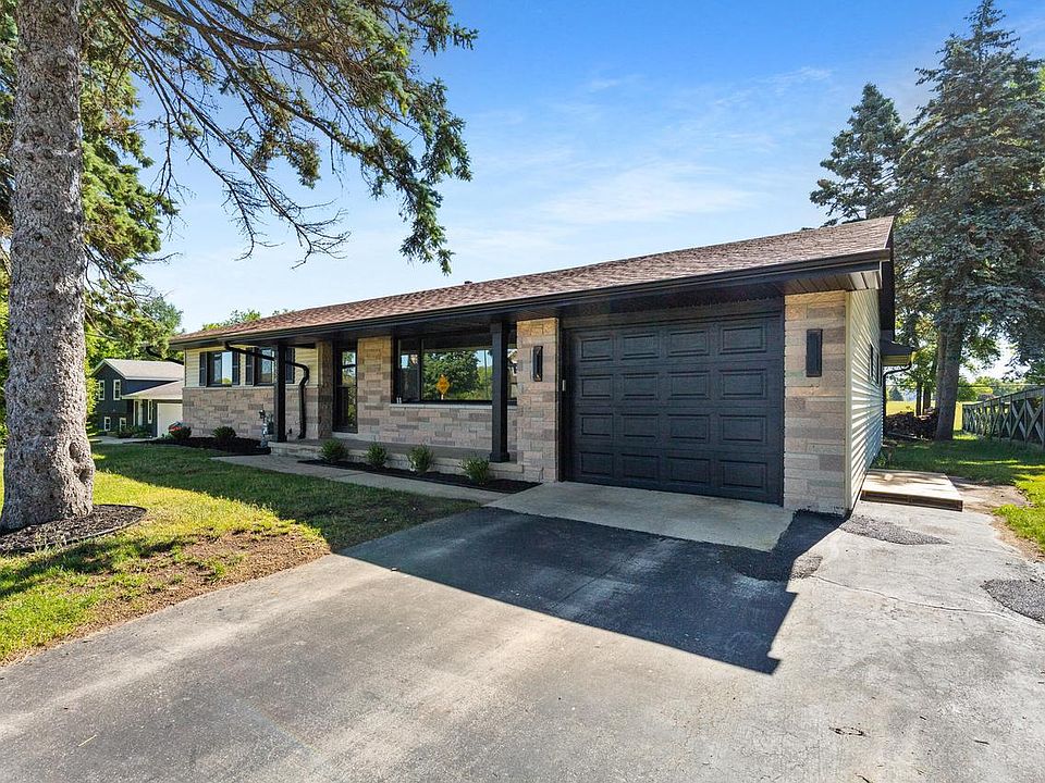 1st image of 1858 East DRIVE
