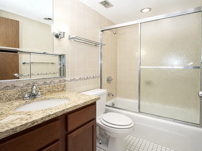 1/2BR - Bathroom