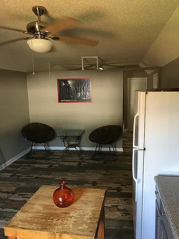 823 Camp Ave — Photo 2