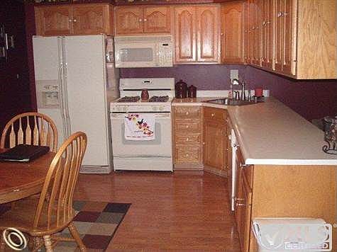 4468 Kitchen 2.JPG