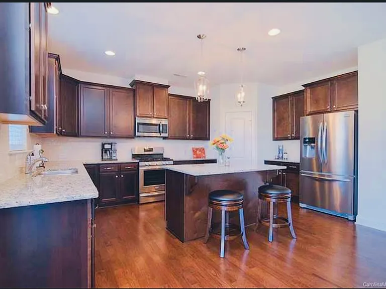 1031 Slew O Gold Ln — Photo 4
