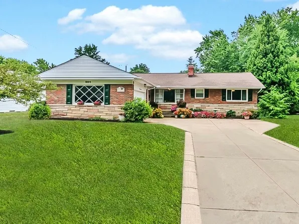1934 Caronia Dr, Lyndhurst, OH 44124