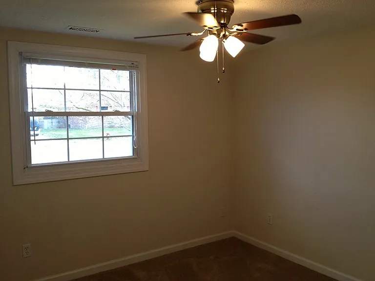 1905 Seward Dr — Photo 17