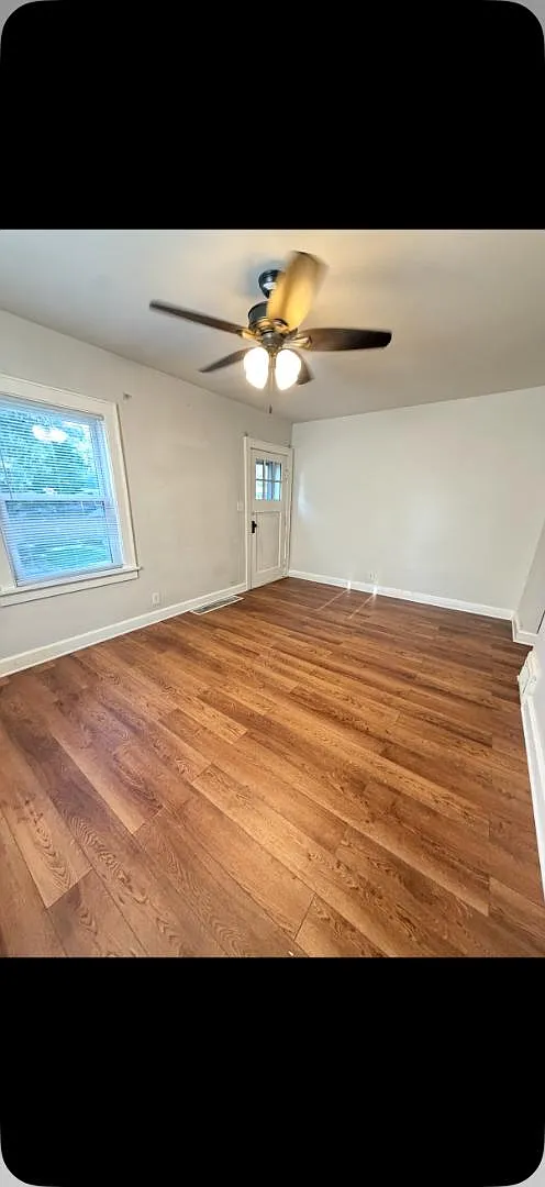 735 E Powell Ave - Unit B — Photo 2
