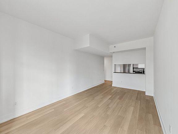 4th image of 420 W 42nd St APT 10B