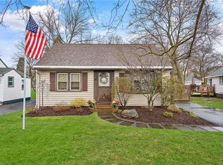 204 Stonefield Rd, Syracuse, NY 13205