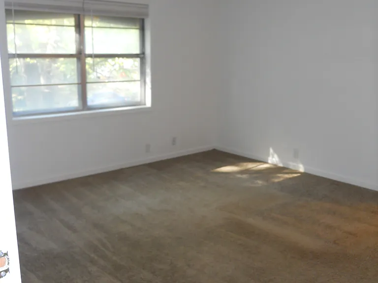 2006 W 27th St #3 — Photo 2