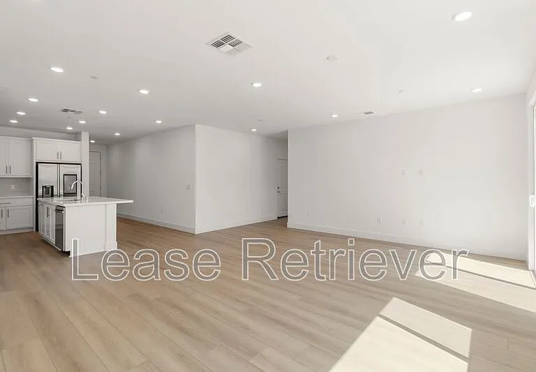 4748 Concordia Ave — Photo 16