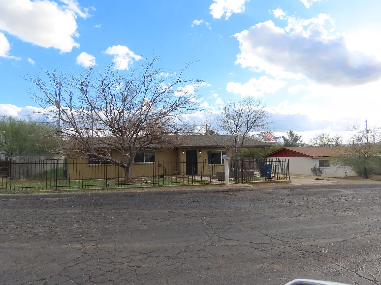 3 bed, 1307 sqft, $1,650 — Photo 1