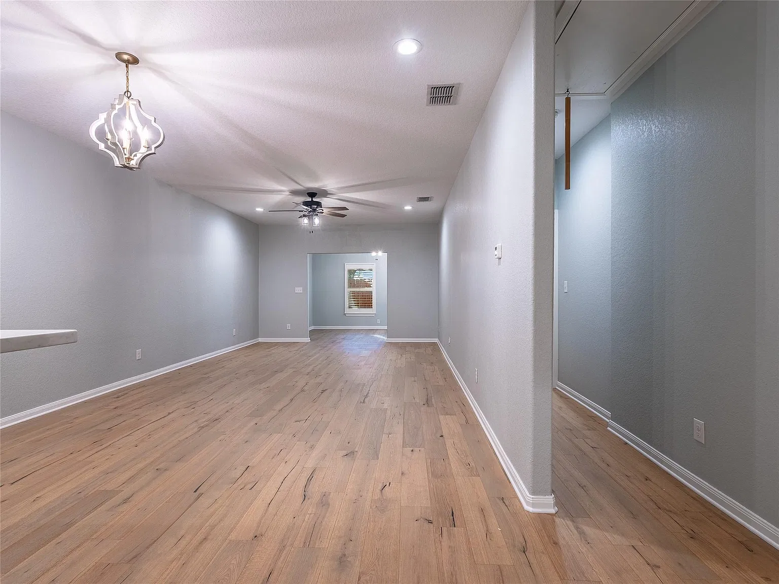 2 bed, 2.5 bath, 1392 sqft, $2,400 — Photo 2