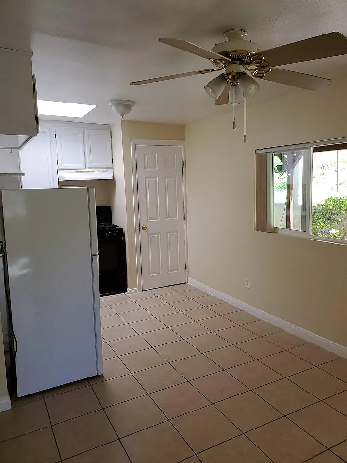 1724 Hampton Ct — Photo 3