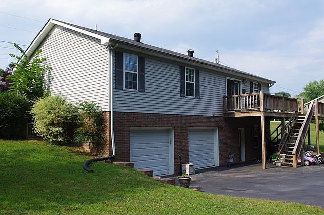 2nd image of 121 Sanders Dr