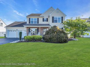 17 Yosemite Rd, Howell, NJ 07731