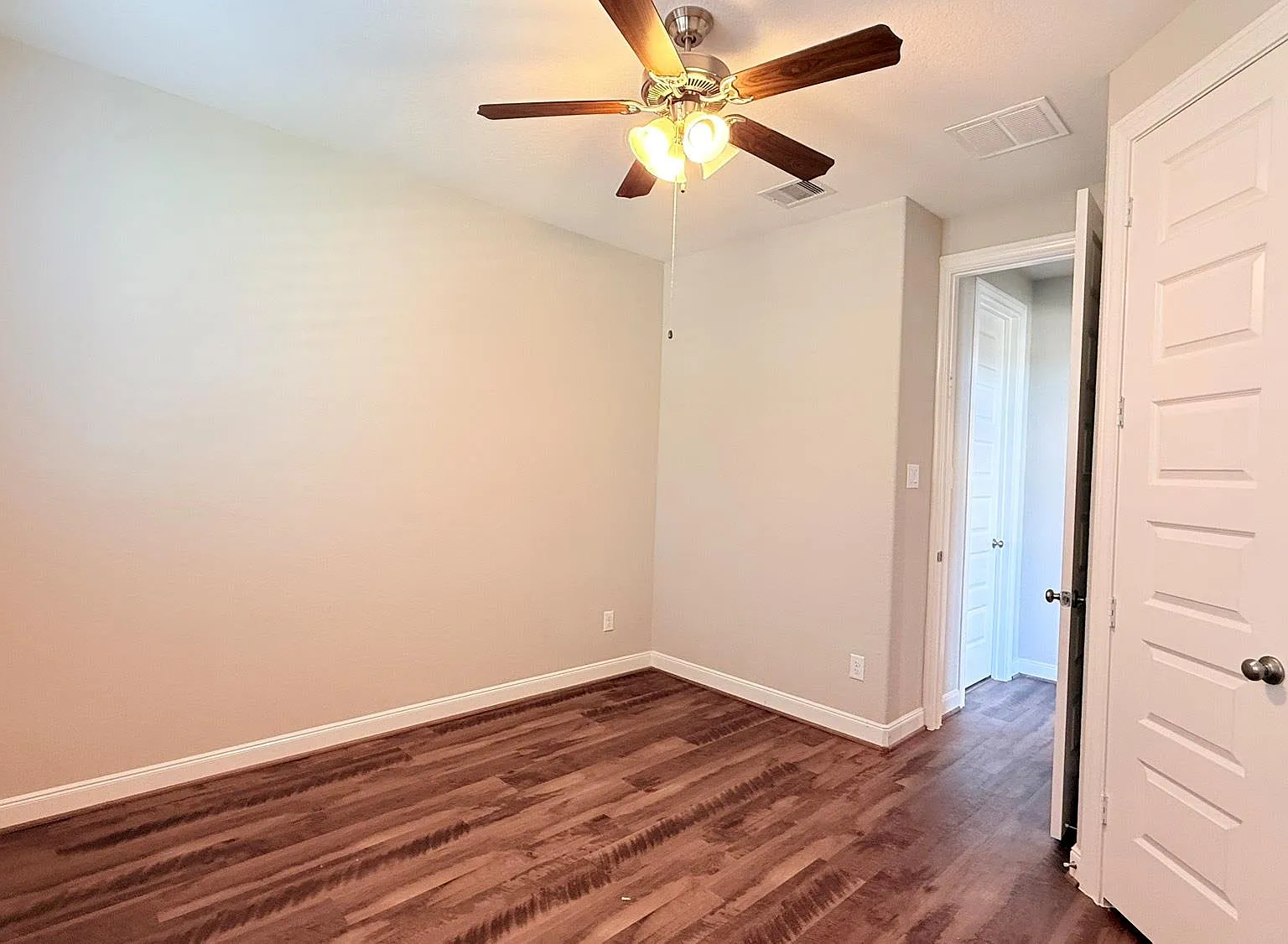 5 bed, 4.0 bath, 3465 sqft, $4,000 — Photo 4