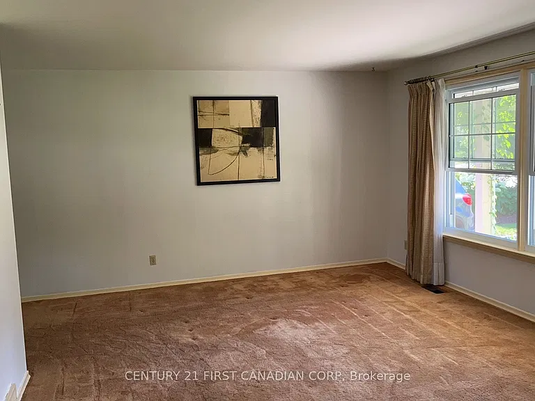 34 Benson Cres — Photo 4
