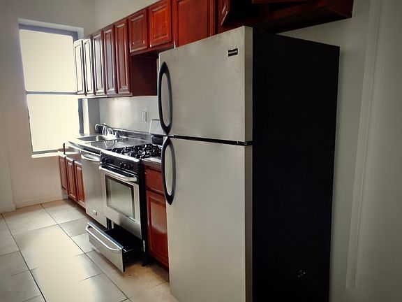 4th image of 436 Eastern Pkwy #4C