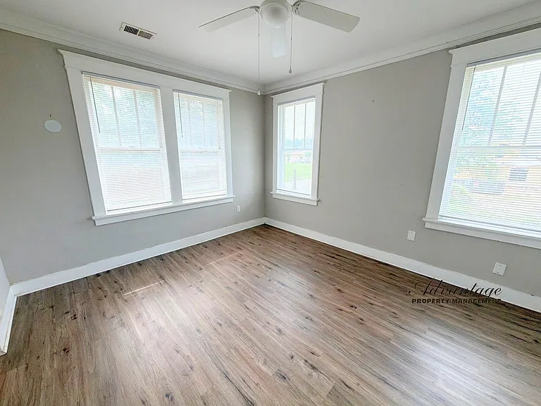 525 N Waldran Blvd #4 — Photo 12