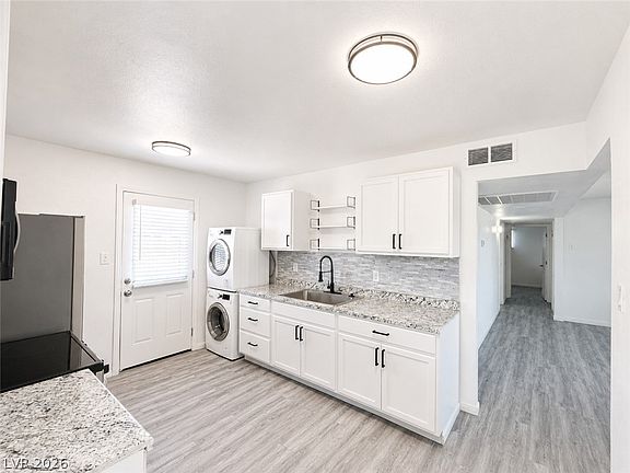 4th image of 2716 Spear St