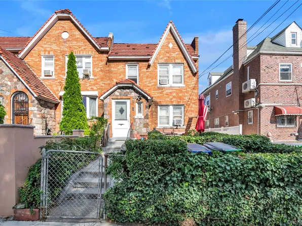 54-55 65th Place, Maspeth, NY 11378