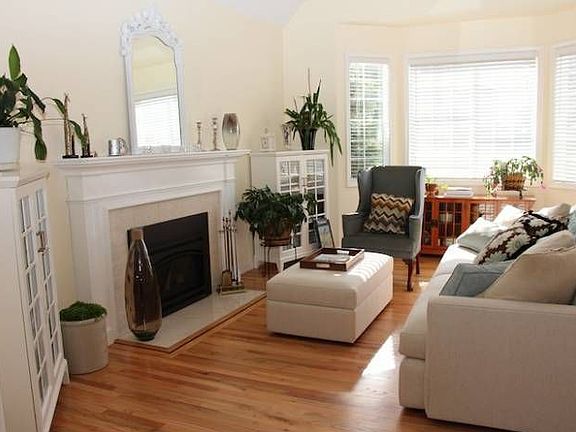 Living room-Hardwoods