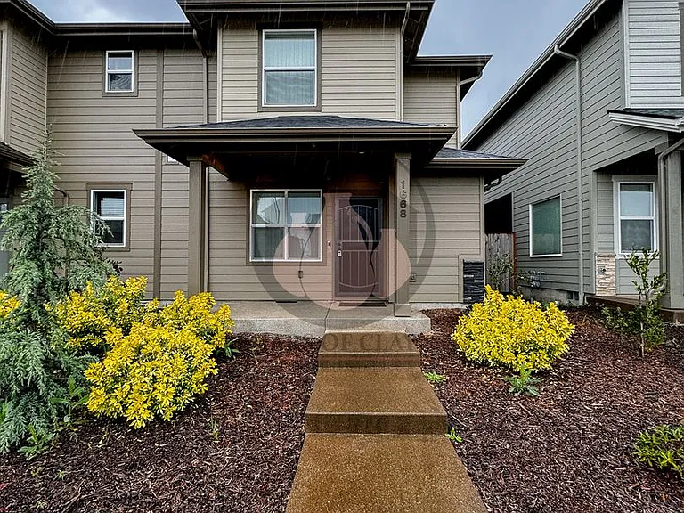 1668 SE Barberry Ave — Photo 1