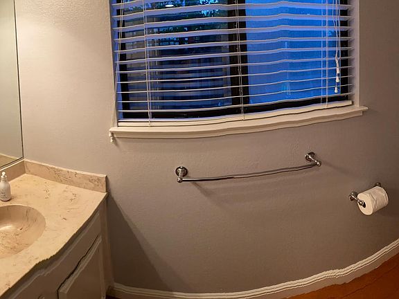 3rd image of 130 Barneson Ave APT 5