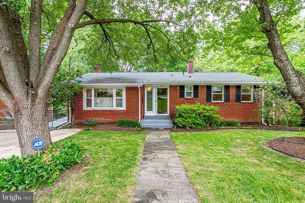 7528 Sweetbriar Dr photo 1