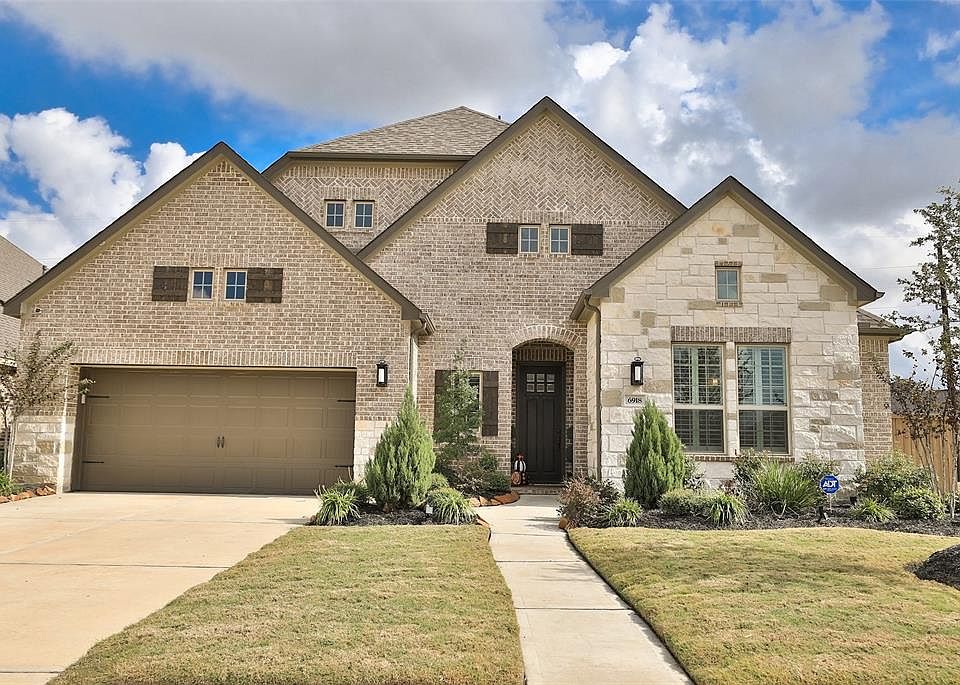 Welcome home to 6918 Twilight Elm Trace! This beautiful Elyson master-planned home offers 3,623 sq/ft of living space on a beautiful 8,612 sq/ft corner lot - complete with beautiful detail throughout, 4 bedrooms, 3 and Â½ bathrooms, a grand study, an